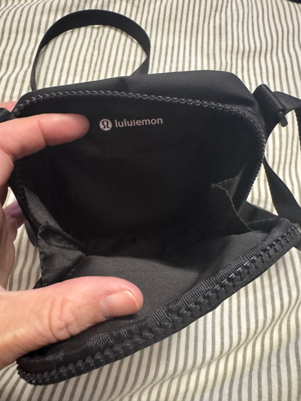 lululemon athletica Black Compact Crossbody Pouch with Strap - Picture 2 of 4